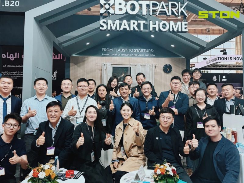 展會(huì)進(jìn)行時(shí)｜金石T800-mini亮相LEAP2024沙特展，展位現(xiàn)場(chǎng)火爆，來(lái)一睹為快！